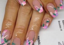 Floral Accents For Summer Nails